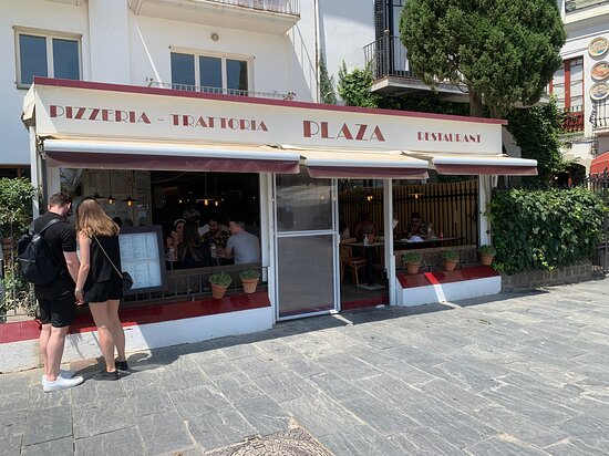 pizzeria-plaza cadaques